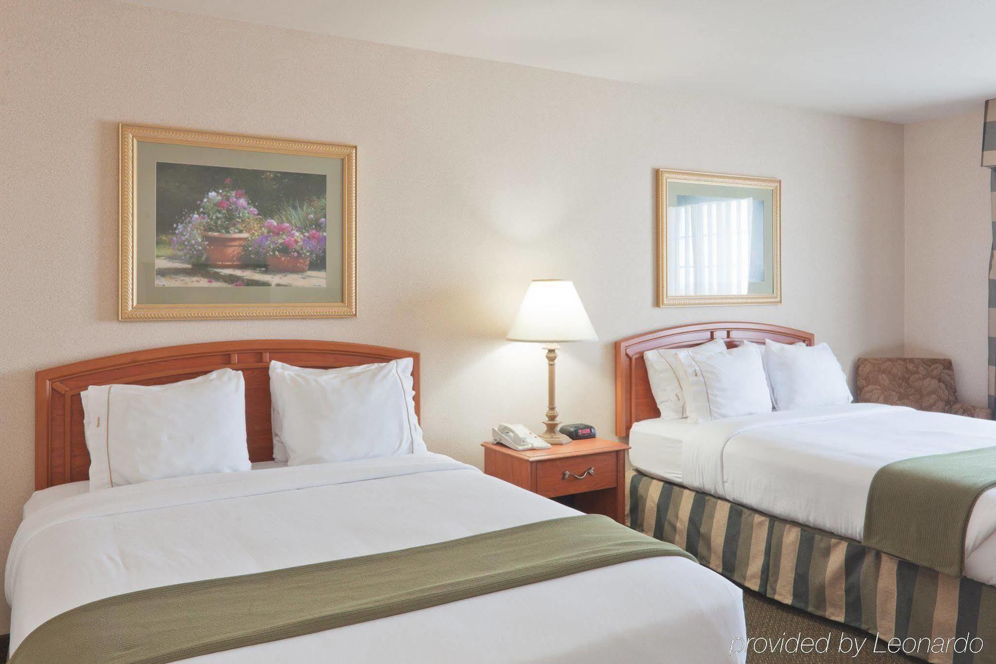 Holiday Inn Express Greensburg By Ihg Номер фото